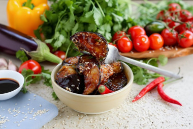 Баклажаны жареные в крахмале хрустящие в кисло-сладком соусе Баклажаны жареные в крахмале хрустящие в кисло-сладком соусе