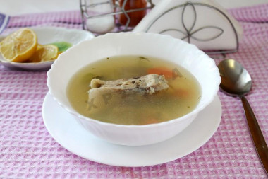 Рыбный суп из карасей с сельдереем