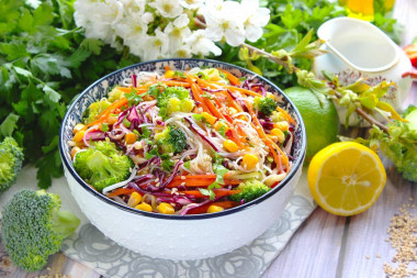 Салат с фунчозой овощами и соевым соусом