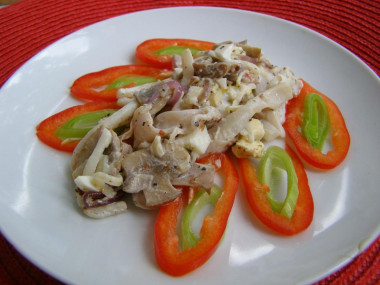 Салат с кальмарами и шампиньонами Салат с кальмарами и шампиньонами