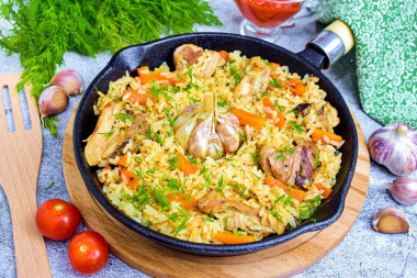 Ароматный рассыпчатый плов с курицей на сковороде Ароматный рассыпчатый плов с курицей на сковороде
