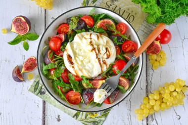 Салат с сыром буратта и помидорами Салат с сыром буратта и помидорами