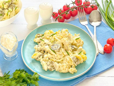 Картофельный салат по-американски с маринованными огурцами Картофельный салат по-американски с маринованными огурцами