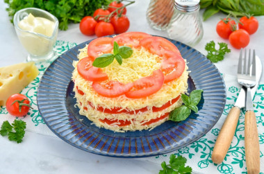 Салат слоями помидоры сыр