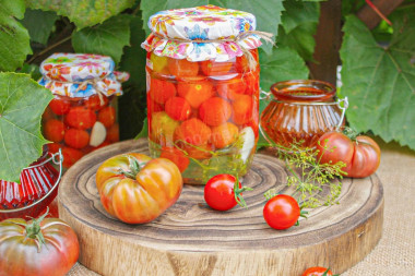 Маринованные помидоры черри на зиму в банке Маринованные помидоры черри на зиму в банке