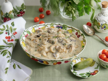 Куриные грудки с шампиньонами в сметане Куриные грудки с шампиньонами в сметане
