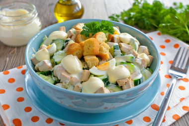 Салат с сухариками и грибами Салат с сухариками и грибами