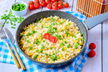 Рис с кукурузой и яйцом