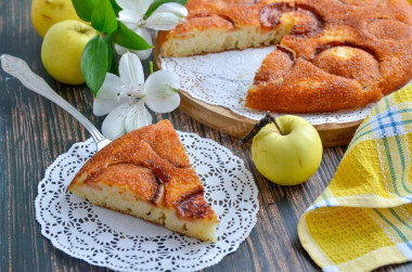 Яблочный пирог на сковороде без духовки