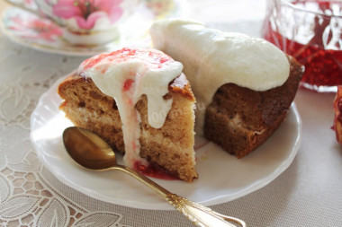 Пирог на кефире со сметанным кремом Пирог на кефире со сметанным кремом