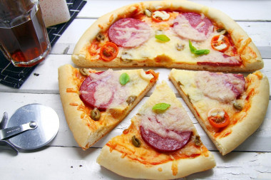 Пицца на толстом тесте в духовке