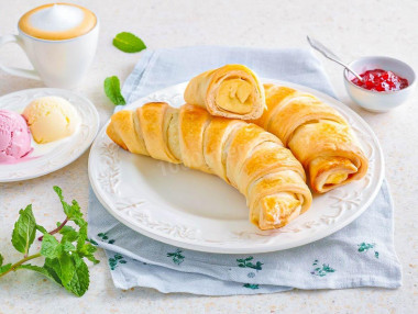 Слойки с бананом из слоеного теста Слойки с бананом из слоеного теста