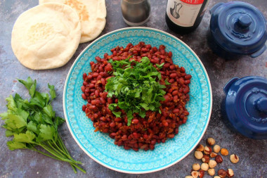 Красная фасоль целыми зернами с грецкими орехами Красная фасоль целыми зернами с грецкими орехами