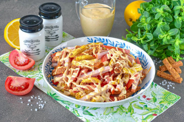 Салат Кармен с курицей и ветчиной сухариками Салат Кармен с курицей и ветчиной сухариками