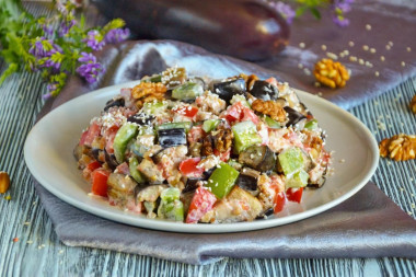 Салат из баклажанов с кунжутом, перцем и грецкими орехами Салат из баклажанов с кунжутом, перцем и грецкими орехами