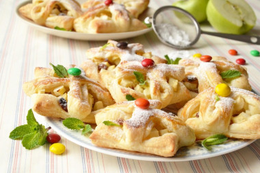 Булочки с яблоком и корицей из готового слоеного теста Булочки с яблоком и корицей из готового слоеного теста