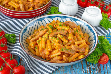 Макароны с гуляшом из свинины Макароны с гуляшом из свинины