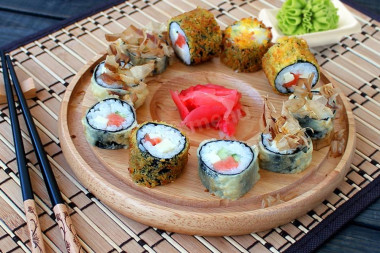 Темпура с плавленным сыром, огурцами и семгой Темпура с плавленным сыром, огурцами и семгой