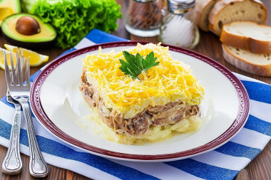 Салат Мужские грезы с говядиной Салат Мужские грезы с говядиной