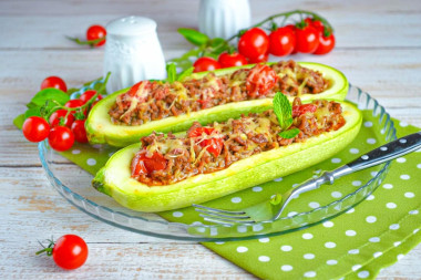 Фаршированные кабачки с фаршем и сыром запеченные в духовке Фаршированные кабачки с фаршем и сыром запеченные в духовке