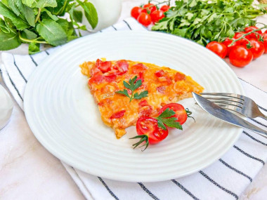 Омлет лук помидоры на сковороде Омлет лук помидоры на сковороде