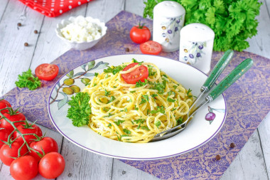 Сливочные макароны с творожным сыром и зеленью Сливочные макароны с творожным сыром и зеленью