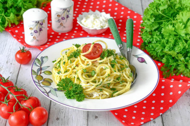 Сливочные макароны с творожным сыром и зеленью Сливочные макароны с творожным сыром и зеленью