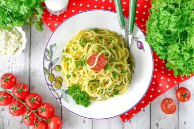 Сливочные макароны с творожным сыром и зеленью Сливочные макароны с творожным сыром и зеленью