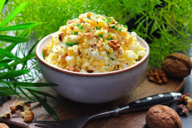Салат с яйцом и грецким орехом Салат с яйцом и грецким орехом