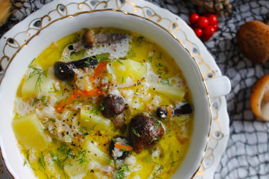 Сливочный суп с опятами и гречкой
