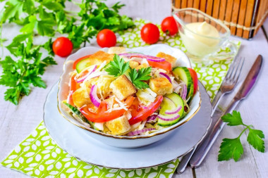 Салат с капустой и сухариками Салат с капустой и сухариками