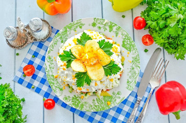 Салат Орхидея с чипсами и курицей Салат Орхидея с чипсами и курицей