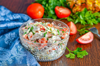 Салат Гусарский с помидорами и говядиной Салат Гусарский с помидорами и говядиной