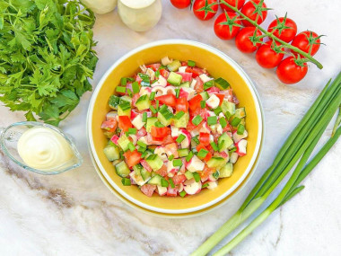 Салат крабовые палочки помидор огурец Салат крабовые палочки помидор огурец