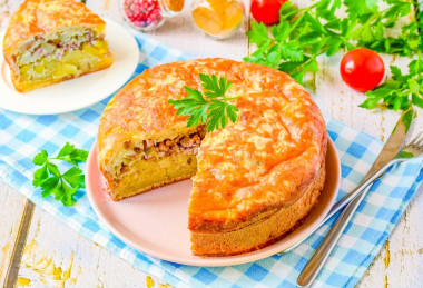 Заливной пирог с картошкой и фаршем мясным Заливной пирог с картошкой и фаршем мясным