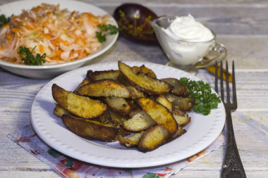 Картошка на сале с чесноком и мукой