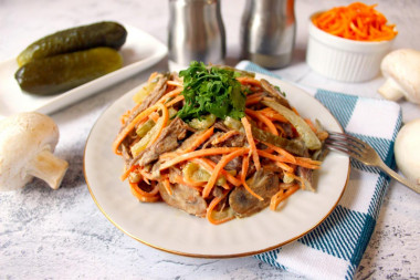 Салат Обжорка с корейской морковью и грибами и говядиной