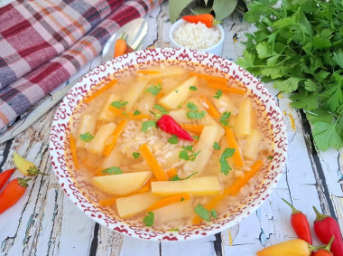 Суп на мясном бульоне с картошкой Суп на мясном бульоне с картошкой