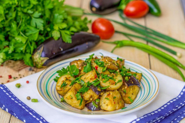 Салат жареные баклажаны с кинзой и чесноком Салат жареные баклажаны с кинзой и чесноком