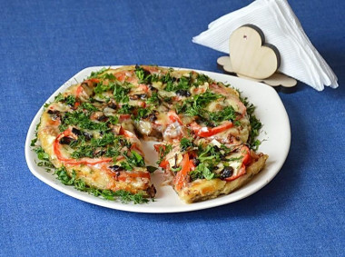Пицца с моцареллой грибами и фаршем на дрожжевом тесте