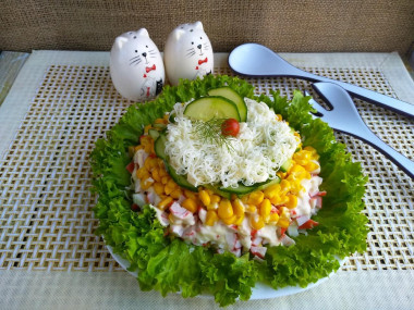 Салат из крабовых палочек и сладкой кукурузы Салат из крабовых палочек и сладкой кукурузы