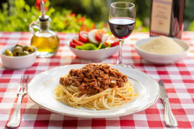 Паста болоньезе классическая Паста болоньезе классическая