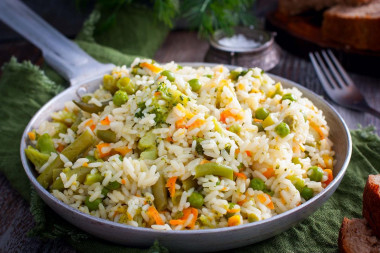 Рис с замороженными овощами