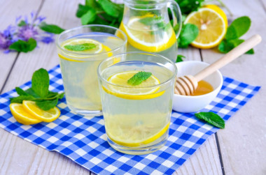 Напиток из лимона и меда