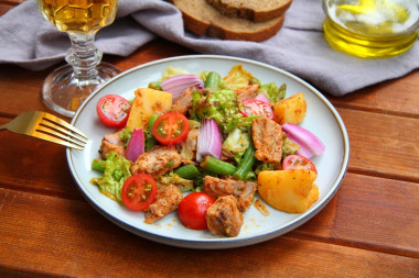 Испанский салат с тунцом и картофелем
