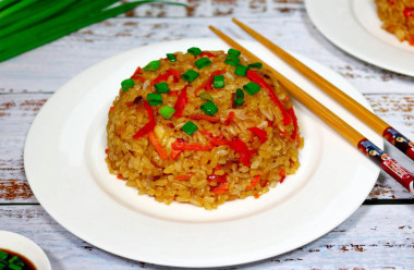 Тяхан с курицей и овощами Тяхан с курицей и овощами