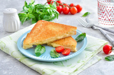 Сэндвич с сыром на сковороде Сэндвич с сыром на сковороде