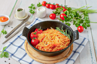 Тушеная капуста с морковью и луком Тушеная капуста с морковью и луком