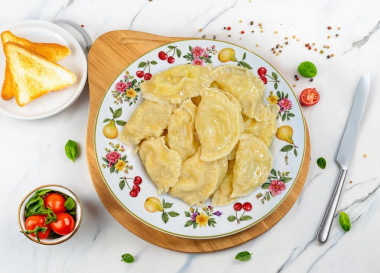 Вареники с салом и луком Вареники с салом и луком