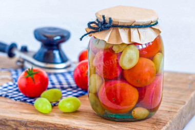 Помидоры с виноградом на зиму Помидоры с виноградом на зиму